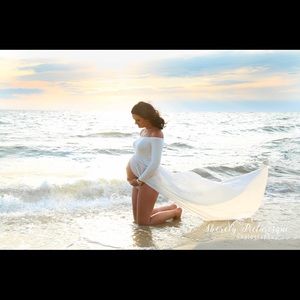 Maternity photography white dress